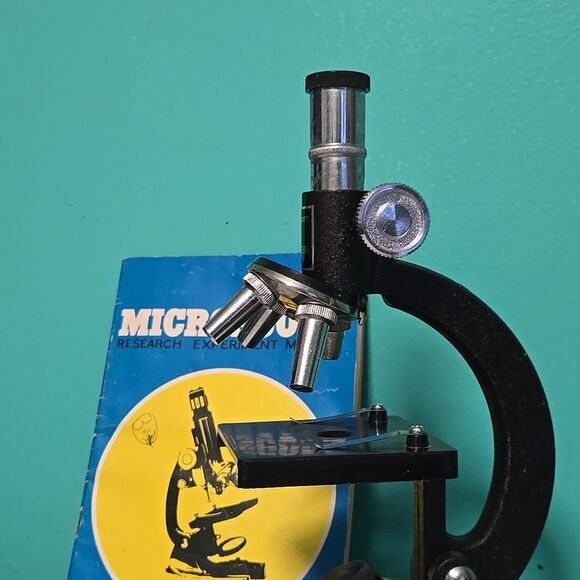 Vintage Gem Microscope MCM W/ Manual Embassy 100X-750X Scientific - Picture 2 of 15